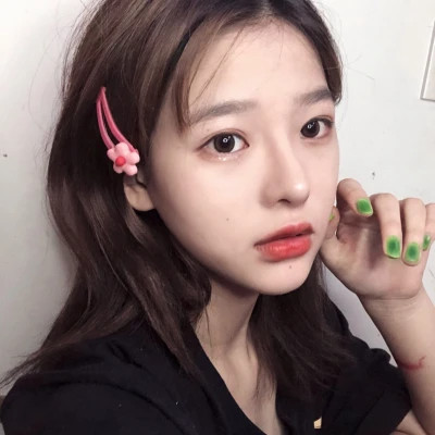 吸引人真人正脸美女微信头像