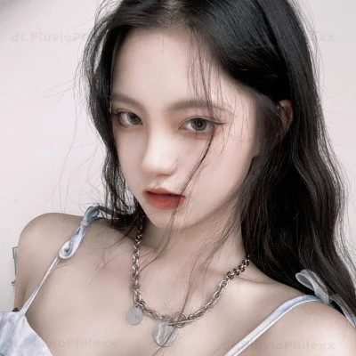 吸引人真人正脸美女微信头像