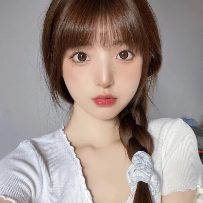 吸引人真人正脸美女微信头像