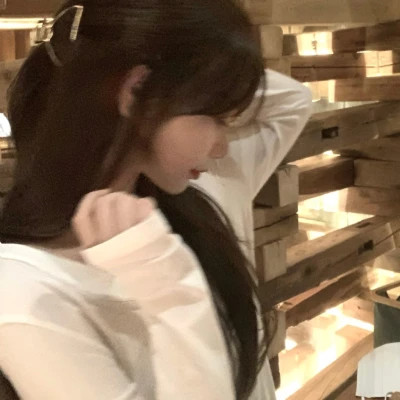 吸引人真人正脸美女微信头像
