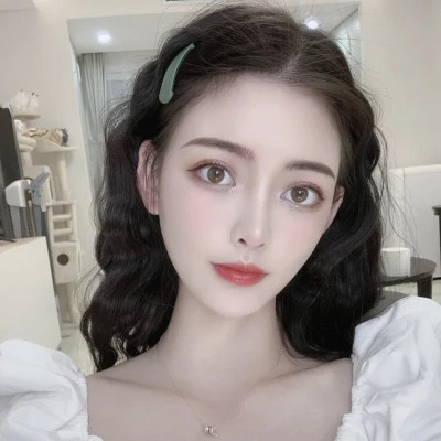 吸引人真人正脸美女微信头像