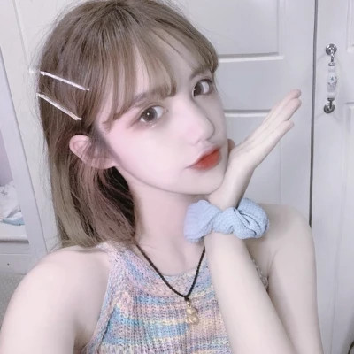 吸引人真人正脸美女微信头像