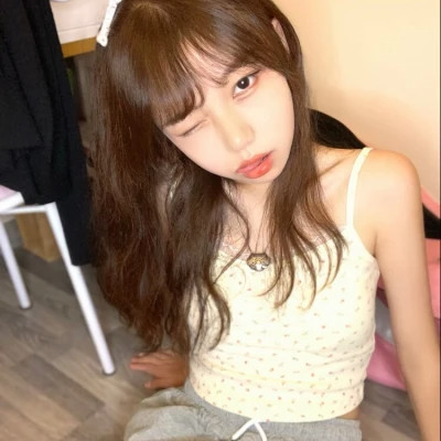 吸引人真人正脸美女微信头像