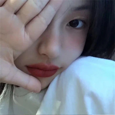 吸引人真人正脸美女微信头像