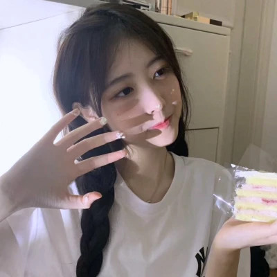 吸引人真人正脸美女微信头像