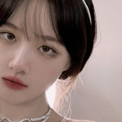 吸引人真人正脸美女微信头像