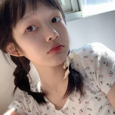 吸引人真人正脸美女微信头像