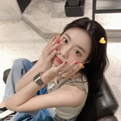 吸引人真人正脸美女微信头像