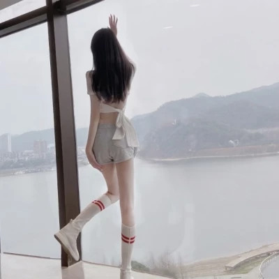 个性妩媚头像女真人2025