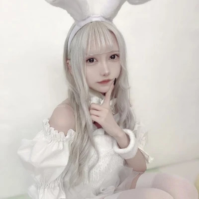 个性妩媚头像女真人2025