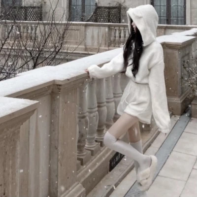 个性妩媚头像女真人2025