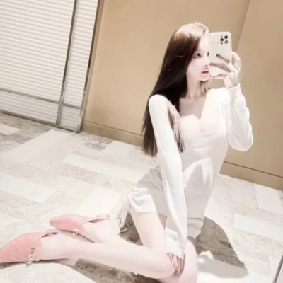个性妩媚头像女真人2025