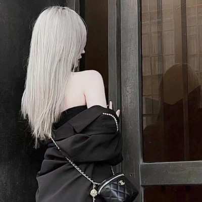 个性妩媚头像女真人2025