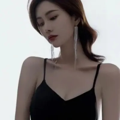 精致冷艳女生头像图片