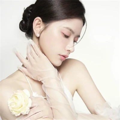 精致冷艳女生头像图片