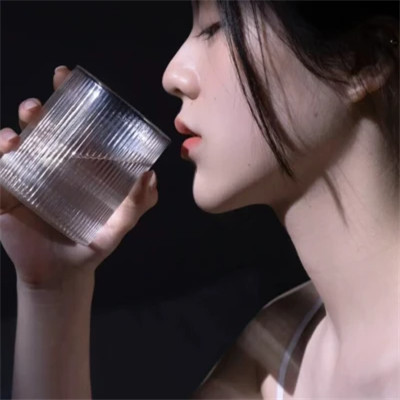 精致冷艳女生头像图片