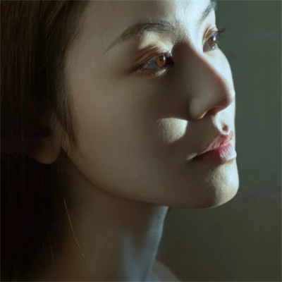 精致冷艳女生头像图片