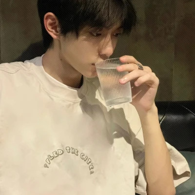 2025男生用的头像真人