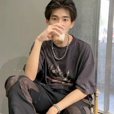 2025男生用的头像真人