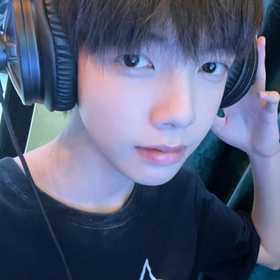 2025男生用的头像真人