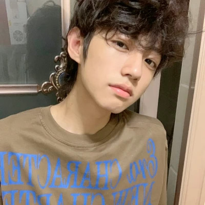 2025男生用的头像真人