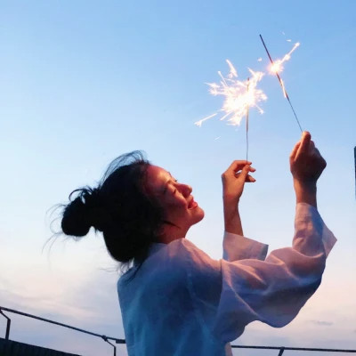 女生头像图片干净简单唯美