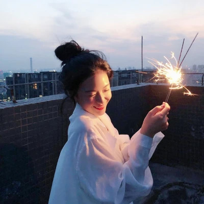 女生头像图片干净简单唯美