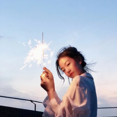 女生头像图片干净简单唯美