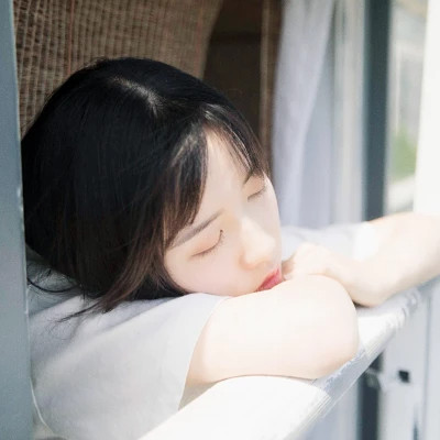 女生头像图片干净简单唯美