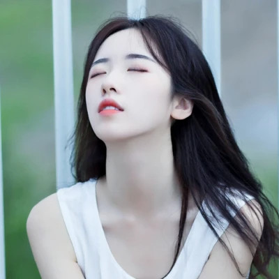女生头像图片干净简单唯美