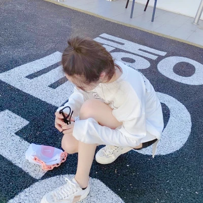 全身漂亮好看的真人头像女