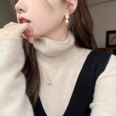 2025头像女简洁真人图片
