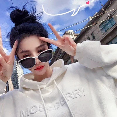 2025头像女简洁真人图片