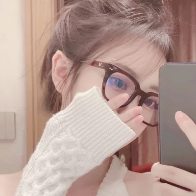 2025头像女简洁真人图片