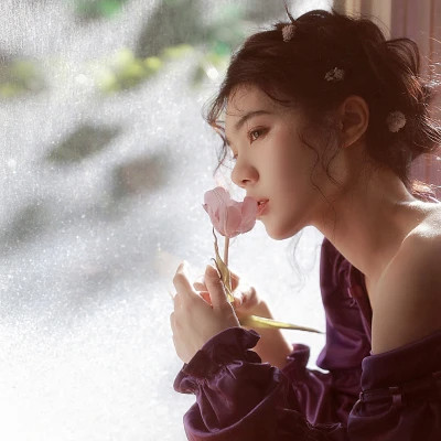 2025头像女简洁真人图片