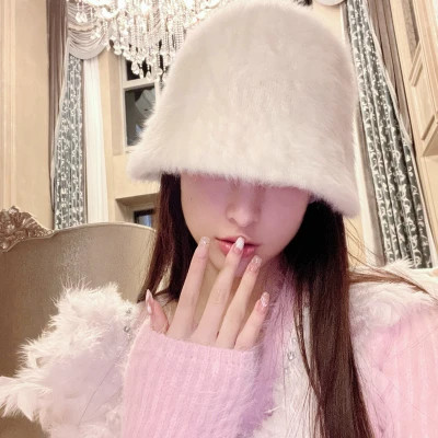 2025头像女简洁真人图片
