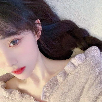 2025头像女简洁真人图片