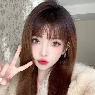 2025头像女简洁真人图片