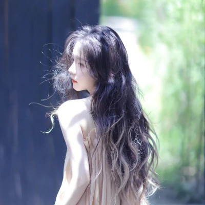 2025年爆火女头