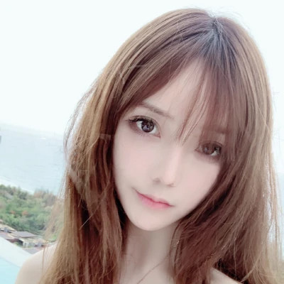 2025真人超火女头