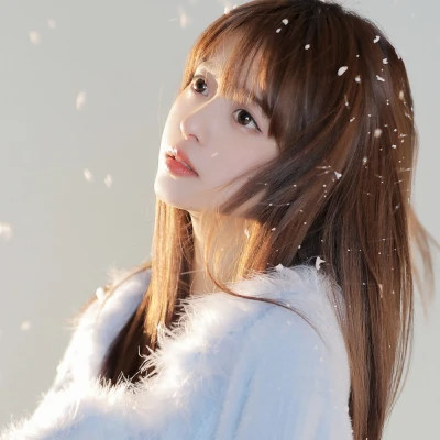 2025年真人女头
