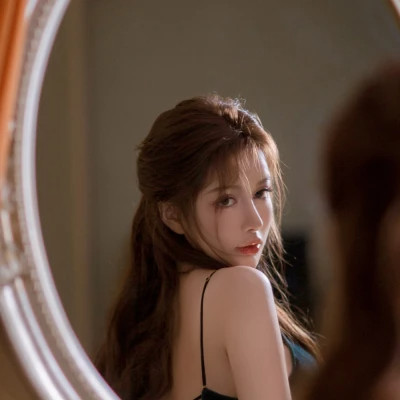 2025超火女头