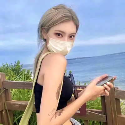 青春靓丽的女生头像图片