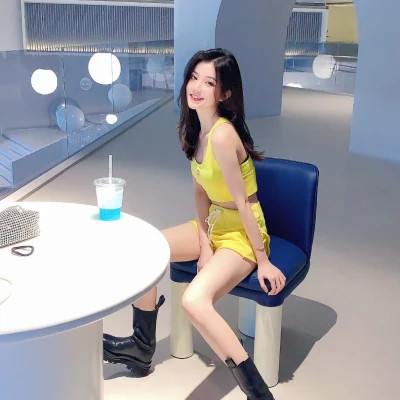 最新头像2025女生真人高清