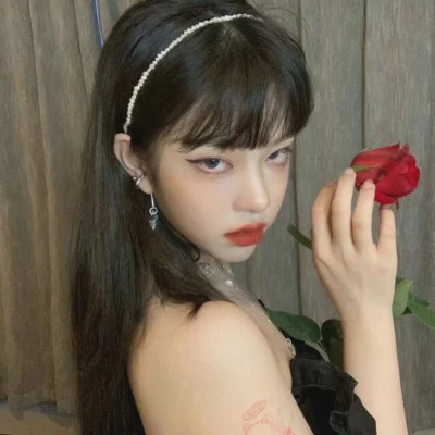 2025年女生最潮流的微信头像