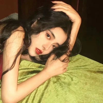 2025年女生最潮流的微信头像