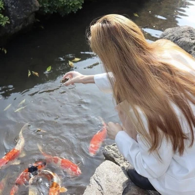 2025年女生最潮流的微信头像