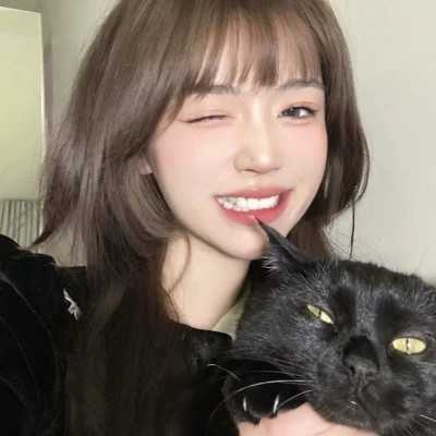 2025年女生最潮流的微信头像