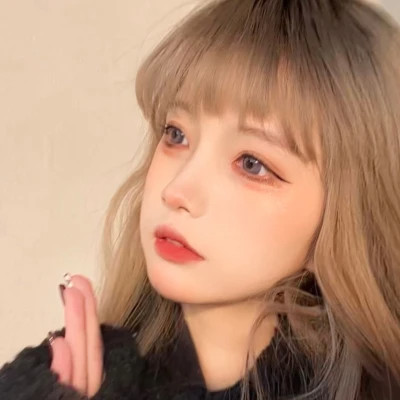 2025年女生最潮流的微信头像