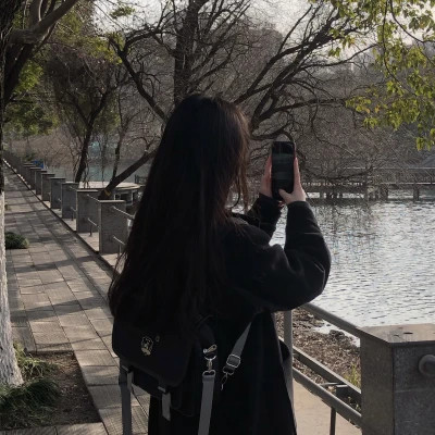 2025年女生最潮流的微信头像